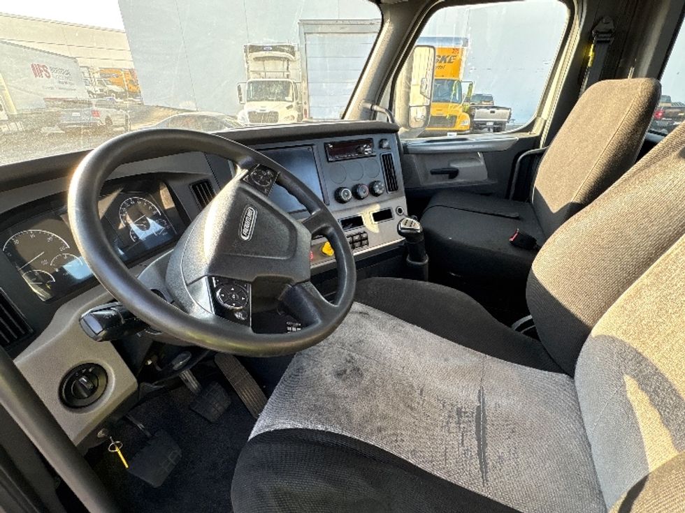 Day Cab Tractor-Heavy Duty Tractors-Freightliner-2020-T12664ST-Torrance-CA-128,204\n\t\tmiles-$ 62,250 - Image 10