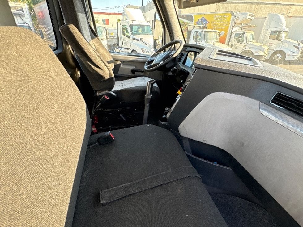 Day Cab Tractor-Heavy Duty Tractors-Freightliner-2020-T12664ST-Torrance-CA-128,204\n\t\tmiles-$ 62,250 - Image 14