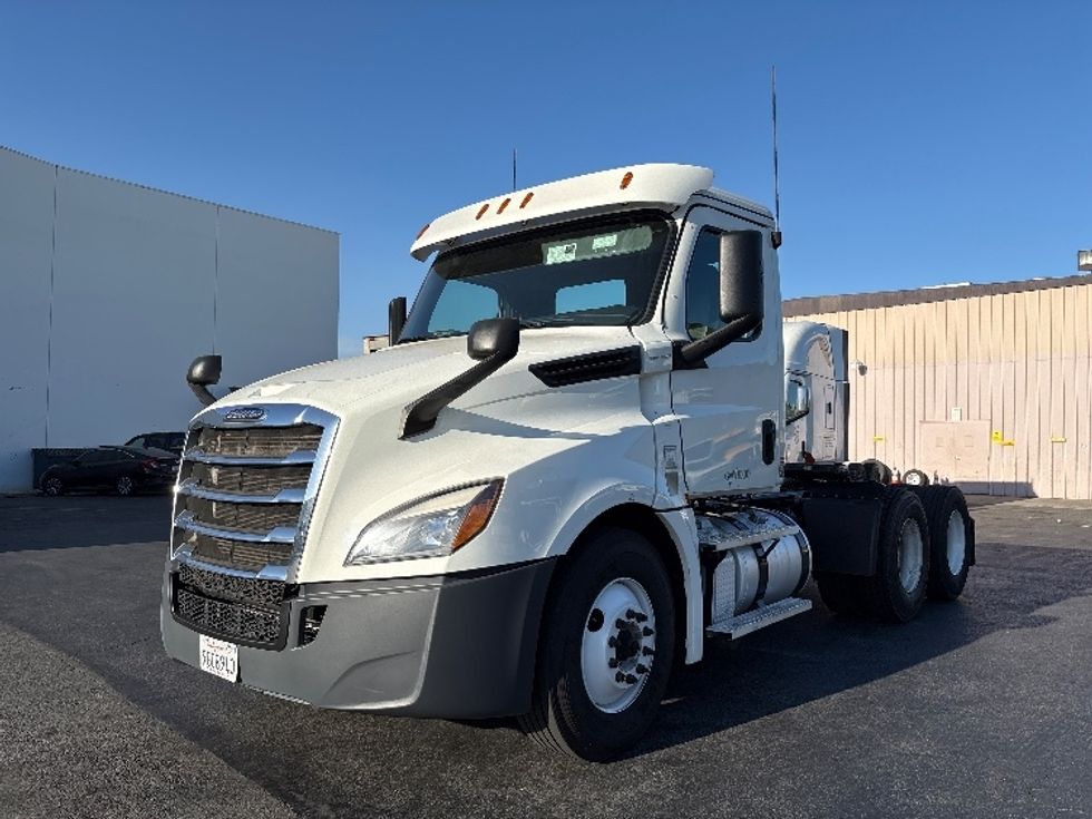 Day Cab Tractor-Heavy Duty Tractors-Freightliner-2020-T12664ST-Torrance-CA-128,204\n\t\tmiles-$ 62,250 - Image 3