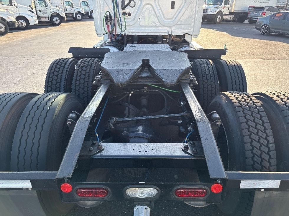 Day Cab Tractor-Heavy Duty Tractors-Freightliner-2020-T12664ST-Torrance-CA-128,204\n\t\tmiles-$ 62,250 - Image 6