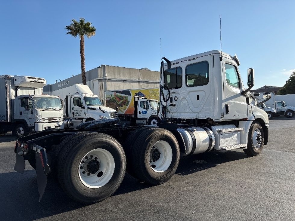 Day Cab Tractor-Heavy Duty Tractors-Freightliner-2020-T12664ST-Torrance-CA-128,204\n\t\tmiles-$ 62,250 - Image 7