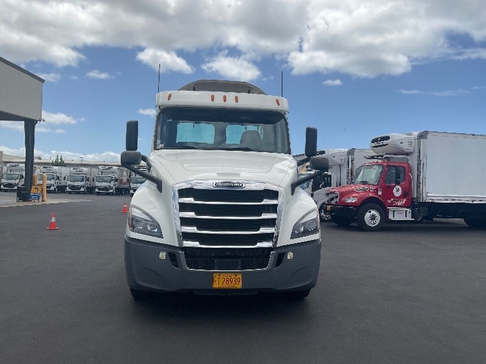 Day Cab Tractor-Heavy Duty Tractors-Freightliner-2020-T12664ST-Torrance-CA-151,484\n\t\tmiles-$ 71,000 - Image 1