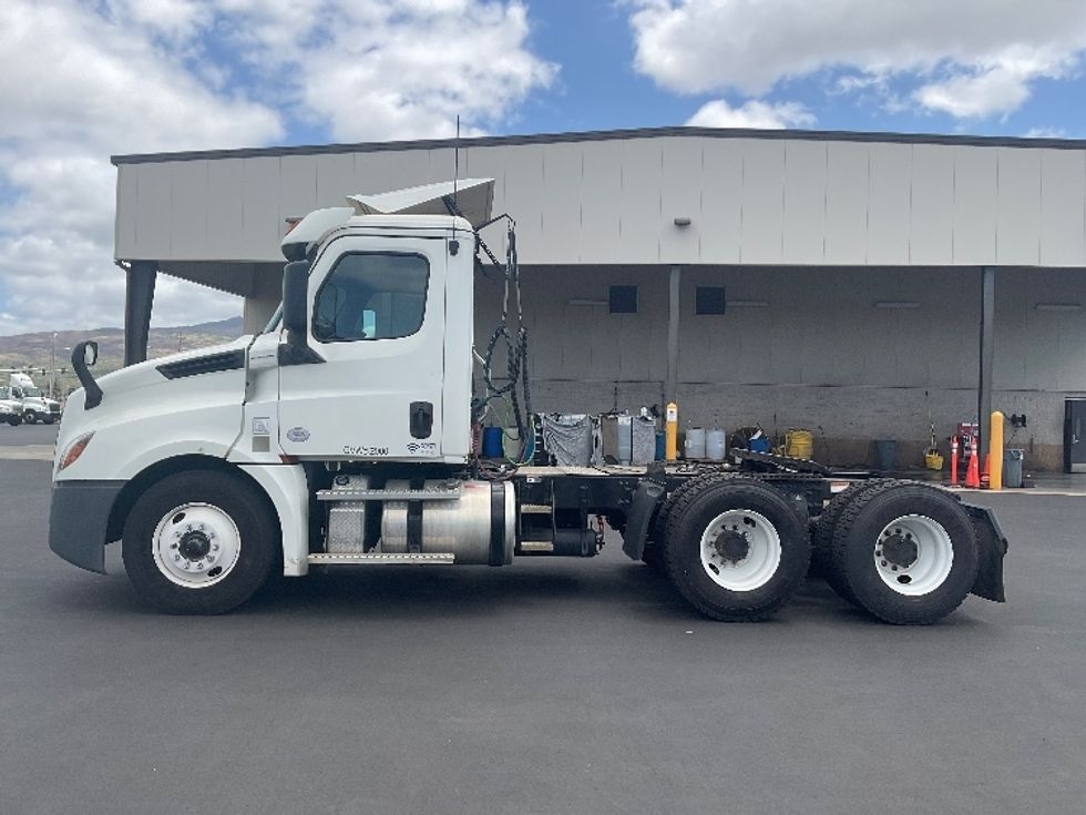 Day Cab Tractor-Heavy Duty Tractors-Freightliner-2020-T12664ST-Torrance-CA-151,484\n\t\tmiles-$ 71,000 - Image 3
