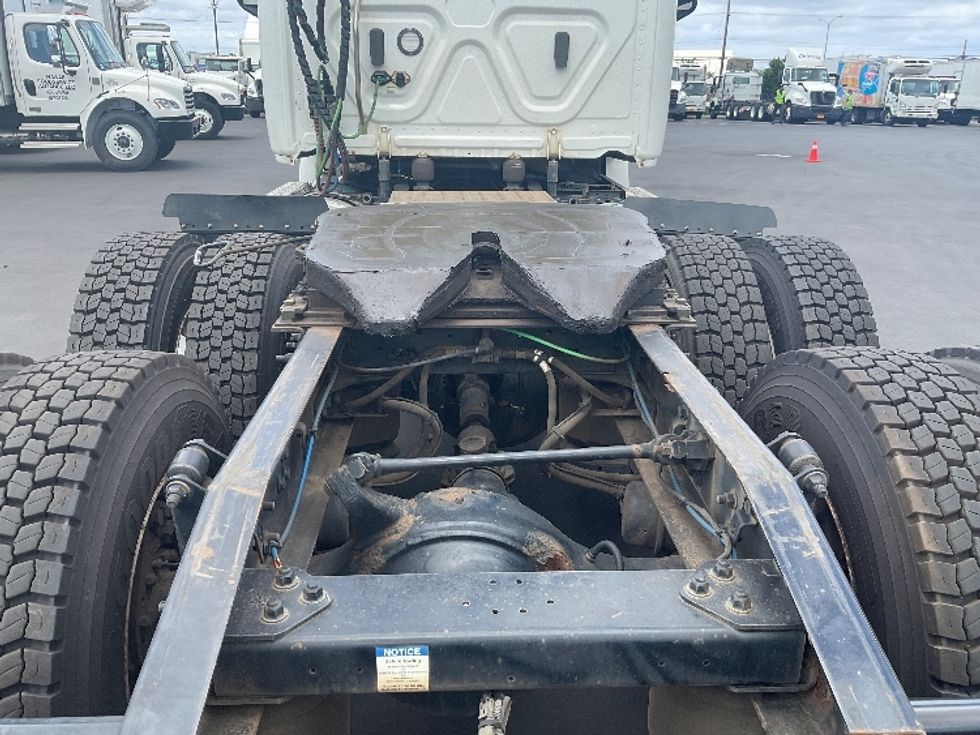 Day Cab Tractor-Heavy Duty Tractors-Freightliner-2020-T12664ST-Torrance-CA-151,484\n\t\tmiles-$ 71,000 - Image 5