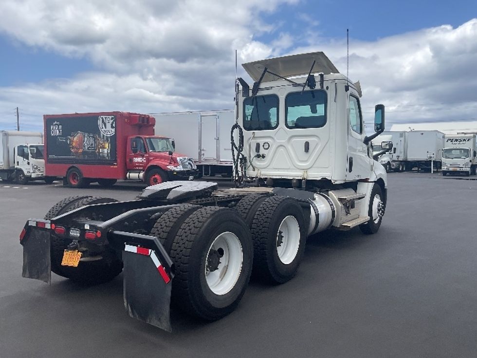 Day Cab Tractor-Heavy Duty Tractors-Freightliner-2020-T12664ST-Torrance-CA-151,484\n\t\tmiles-$ 71,000 - Image 6