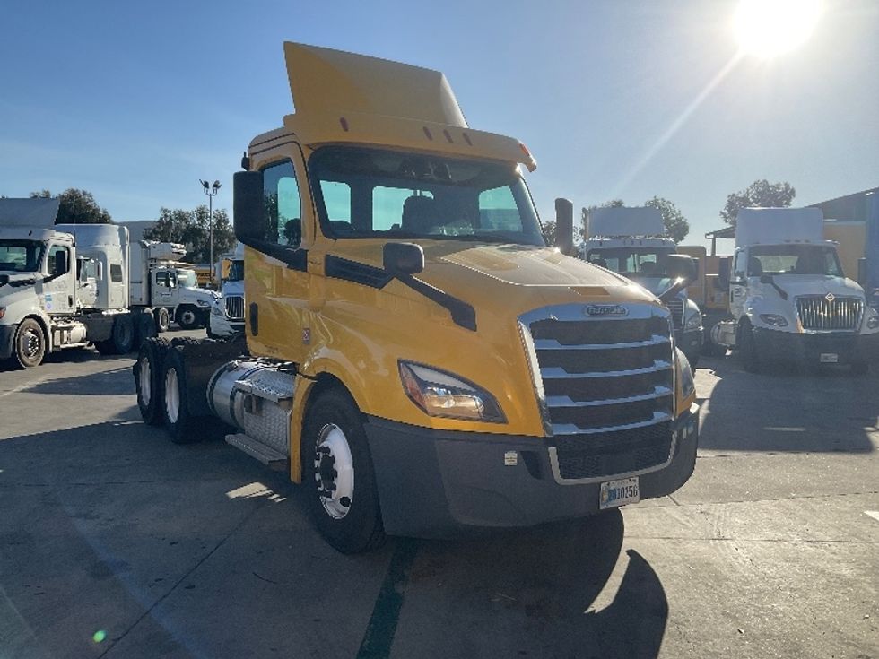 Day Cab Tractor-Heavy Duty Tractors-Freightliner-2020-T12664ST-Torrance-CA-185,303\n\t\tmiles-$ 78,000 - Image 1