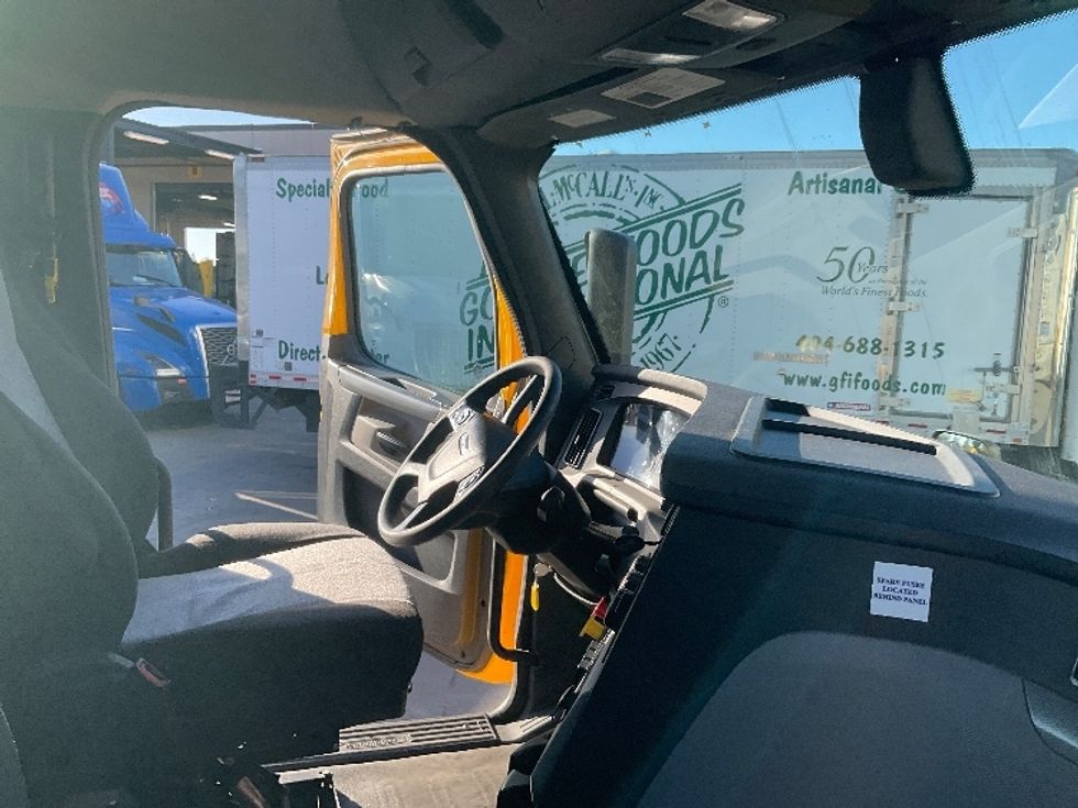 Day Cab Tractor-Heavy Duty Tractors-Freightliner-2020-T12664ST-Torrance-CA-185,303\n\t\tmiles-$ 78,000 - Image 14