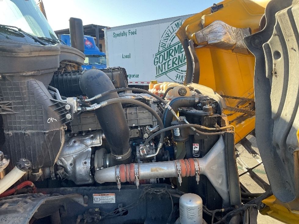 Day Cab Tractor-Heavy Duty Tractors-Freightliner-2020-T12664ST-Torrance-CA-185,303\n\t\tmiles-$ 78,000 - Image 15