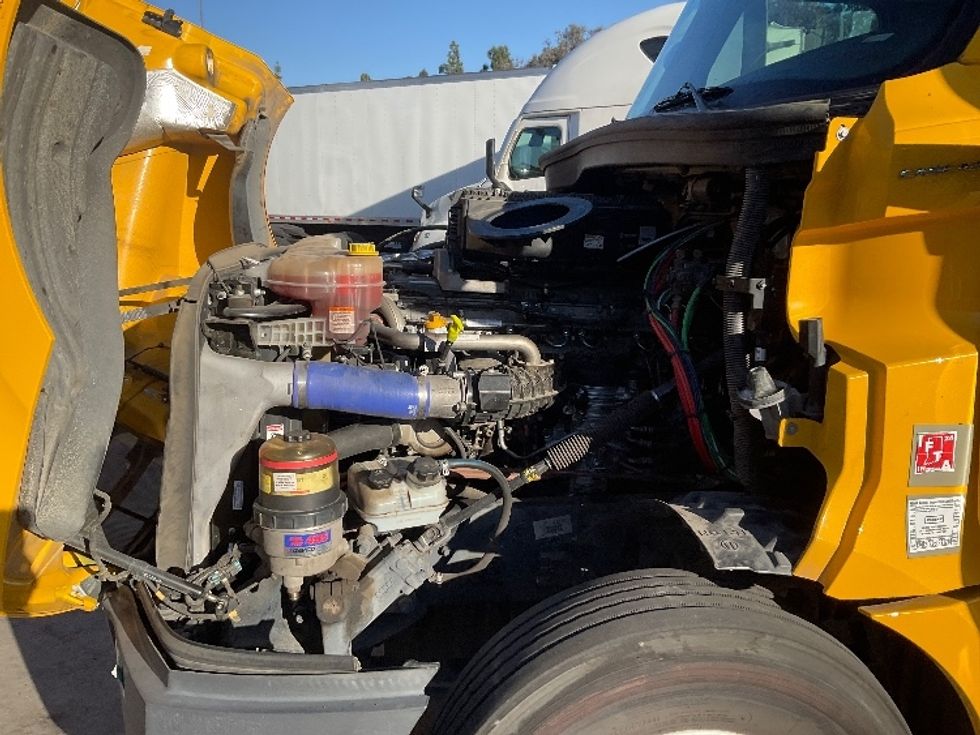 Day Cab Tractor-Heavy Duty Tractors-Freightliner-2020-T12664ST-Torrance-CA-185,303\n\t\tmiles-$ 78,000 - Image 16