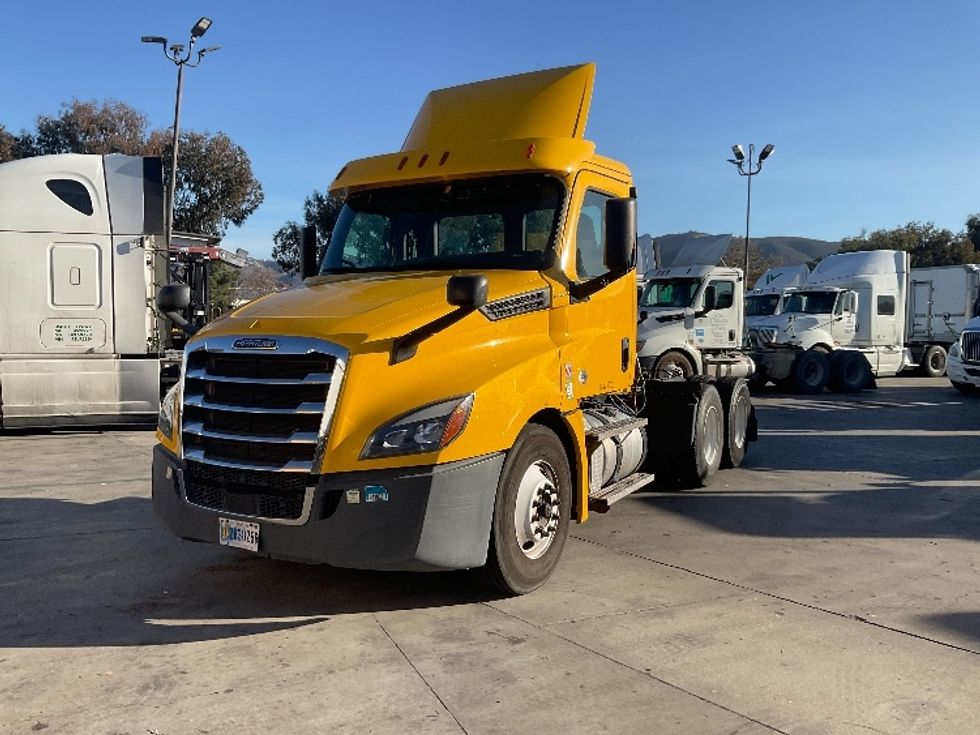 Day Cab Tractor-Heavy Duty Tractors-Freightliner-2020-T12664ST-Torrance-CA-185,303\n\t\tmiles-$ 78,000 - Image 3