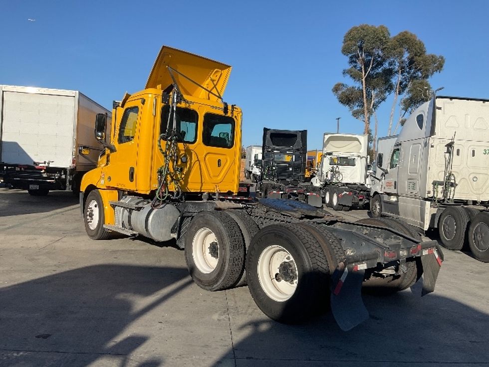 Day Cab Tractor-Heavy Duty Tractors-Freightliner-2020-T12664ST-Torrance-CA-185,303\n\t\tmiles-$ 78,000 - Image 5