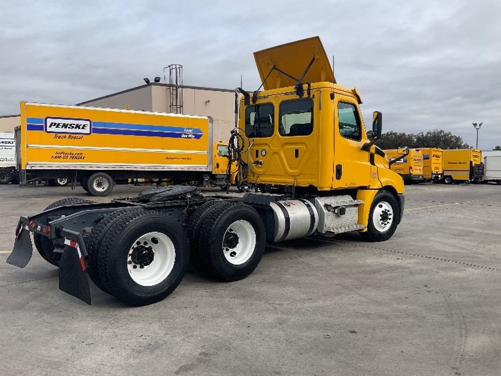 Day Cab Tractor-Heavy Duty Tractors-Freightliner-2020-T12664ST-Torrance-CA-185,303\n\t\tmiles-$ 78,000 - Image 7