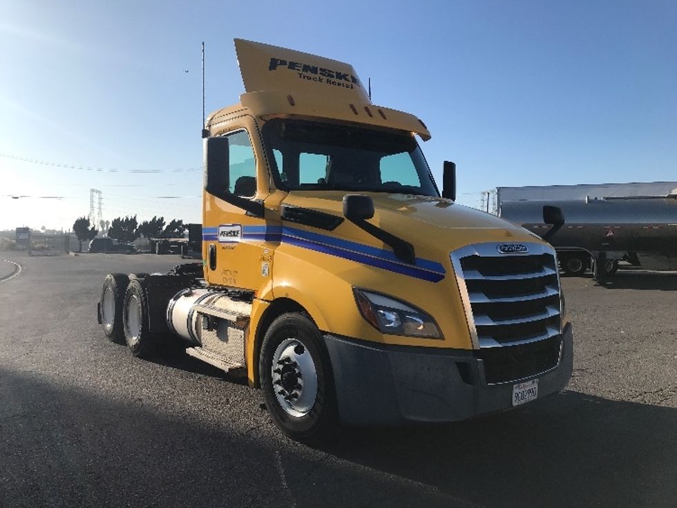 Day Cab Tractor-Heavy Duty Tractors-Freightliner-2020-T12664ST-Torrance-CA-185,885\n\t\tmiles-$ 78,750 - Image 1