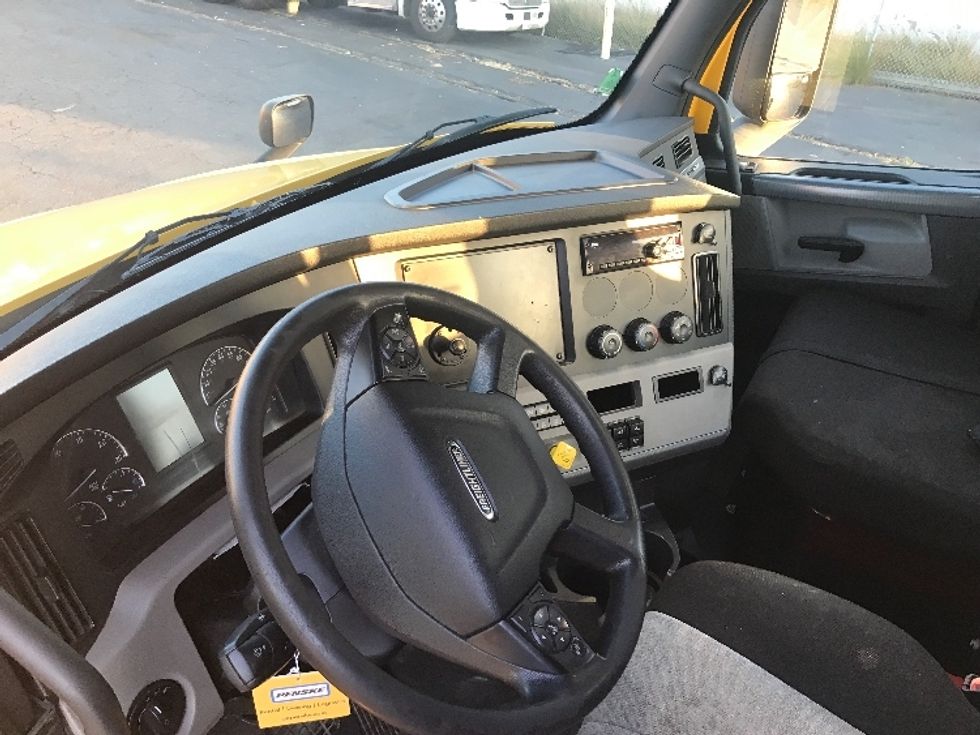 Day Cab Tractor-Heavy Duty Tractors-Freightliner-2020-T12664ST-Torrance-CA-185,885\n\t\tmiles-$ 78,750 - Image 10