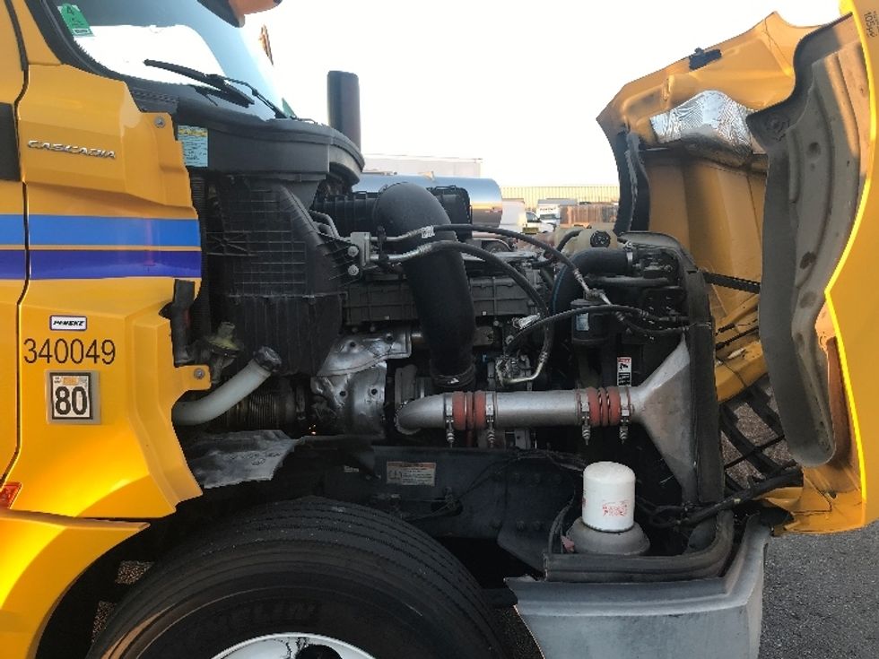 Day Cab Tractor-Heavy Duty Tractors-Freightliner-2020-T12664ST-Torrance-CA-185,885\n\t\tmiles-$ 78,750 - Image 15