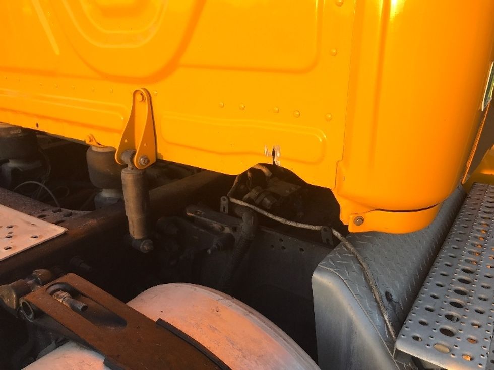 Day Cab Tractor-Heavy Duty Tractors-Freightliner-2020-T12664ST-Torrance-CA-185,885\n\t\tmiles-$ 78,750 - Image 19