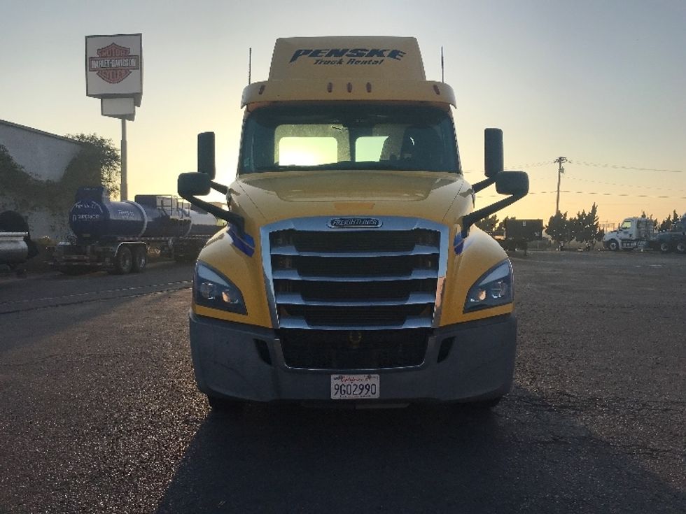 Day Cab Tractor-Heavy Duty Tractors-Freightliner-2020-T12664ST-Torrance-CA-185,885\n\t\tmiles-$ 78,750 - Image 2