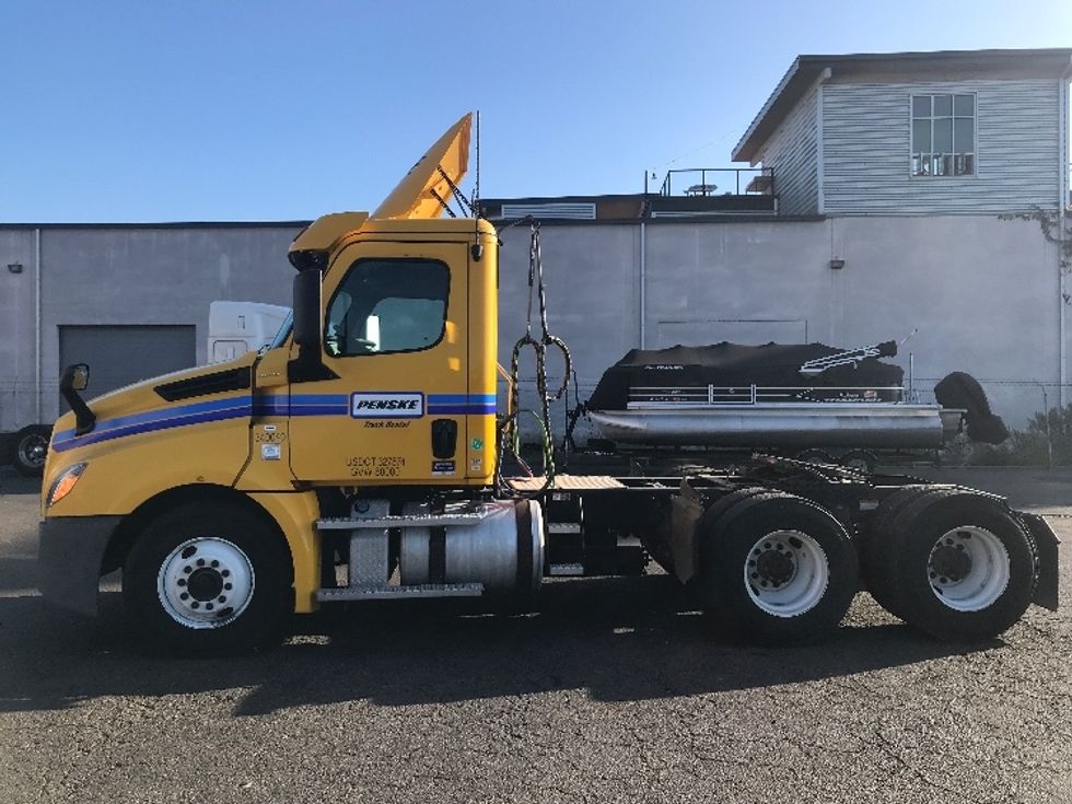 Day Cab Tractor-Heavy Duty Tractors-Freightliner-2020-T12664ST-Torrance-CA-185,885\n\t\tmiles-$ 78,750 - Image 4