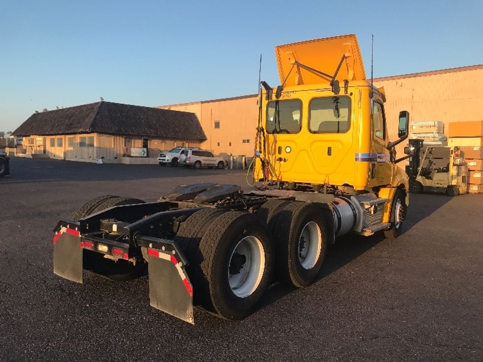Day Cab Tractor-Heavy Duty Tractors-Freightliner-2020-T12664ST-Torrance-CA-185,885\n\t\tmiles-$ 78,750 - Image 7