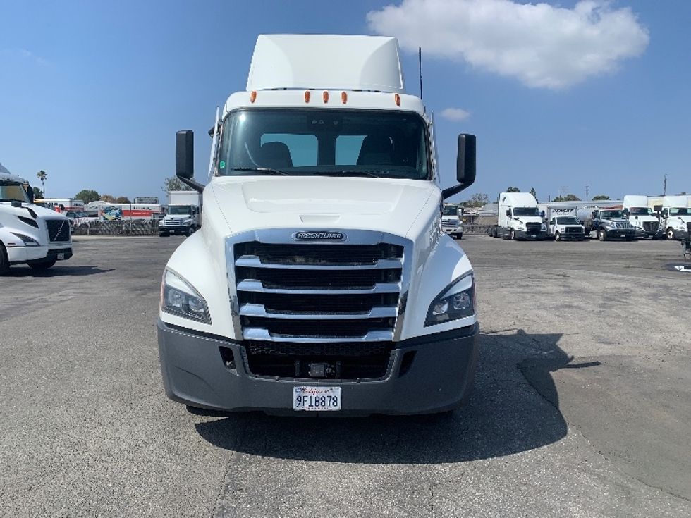 Day Cab Tractor-Heavy Duty Tractors-Freightliner-2020-T12664ST-Torrance-CA-189,428\n\t\tmiles-$ 60,250 - Image 2