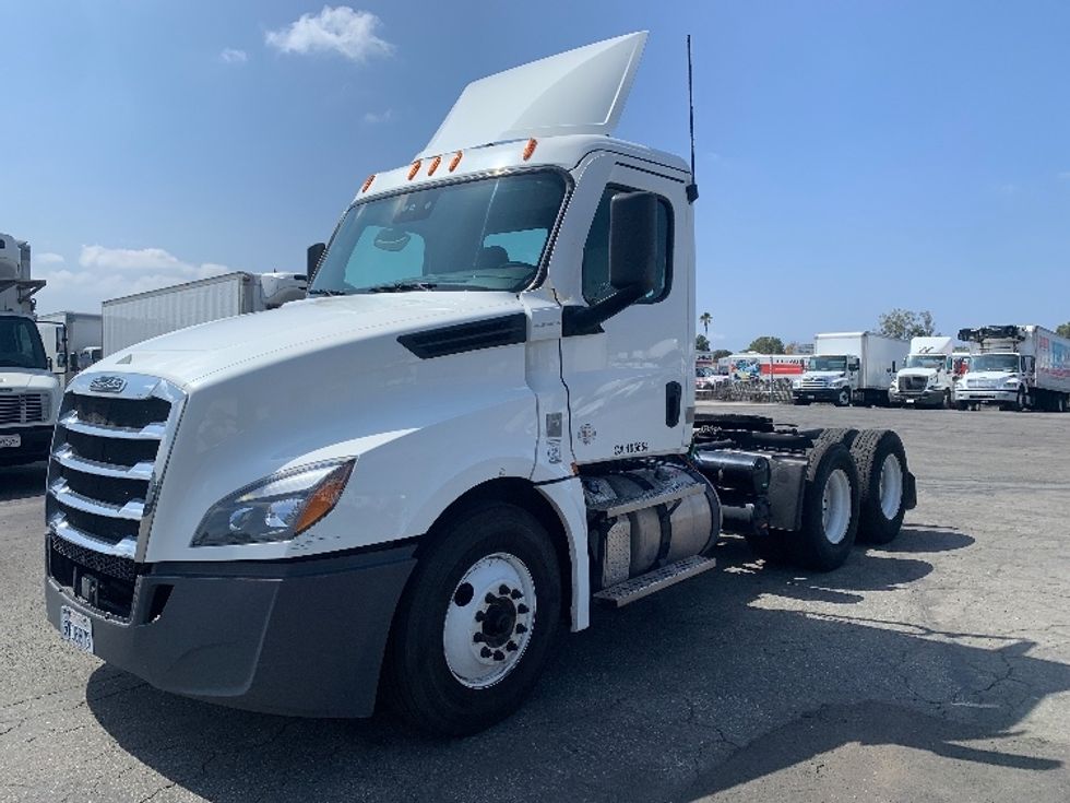Day Cab Tractor-Heavy Duty Tractors-Freightliner-2020-T12664ST-Torrance-CA-189,428\n\t\tmiles-$ 60,250 - Image 3