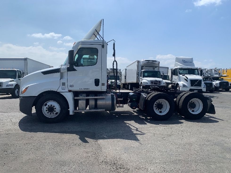 Day Cab Tractor-Heavy Duty Tractors-Freightliner-2020-T12664ST-Torrance-CA-189,428\n\t\tmiles-$ 60,250 - Image 4