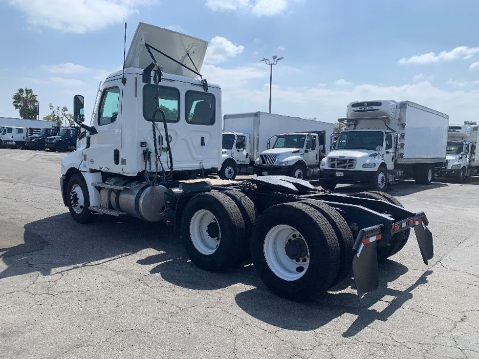 Day Cab Tractor-Heavy Duty Tractors-Freightliner-2020-T12664ST-Torrance-CA-189,428\n\t\tmiles-$ 60,250 - Image 5