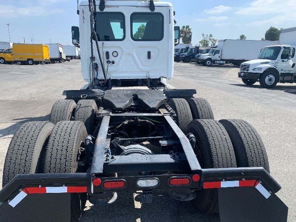 Day Cab Tractor-Heavy Duty Tractors-Freightliner-2020-T12664ST-Torrance-CA-189,428\n\t\tmiles-$ 60,250 - Image 6