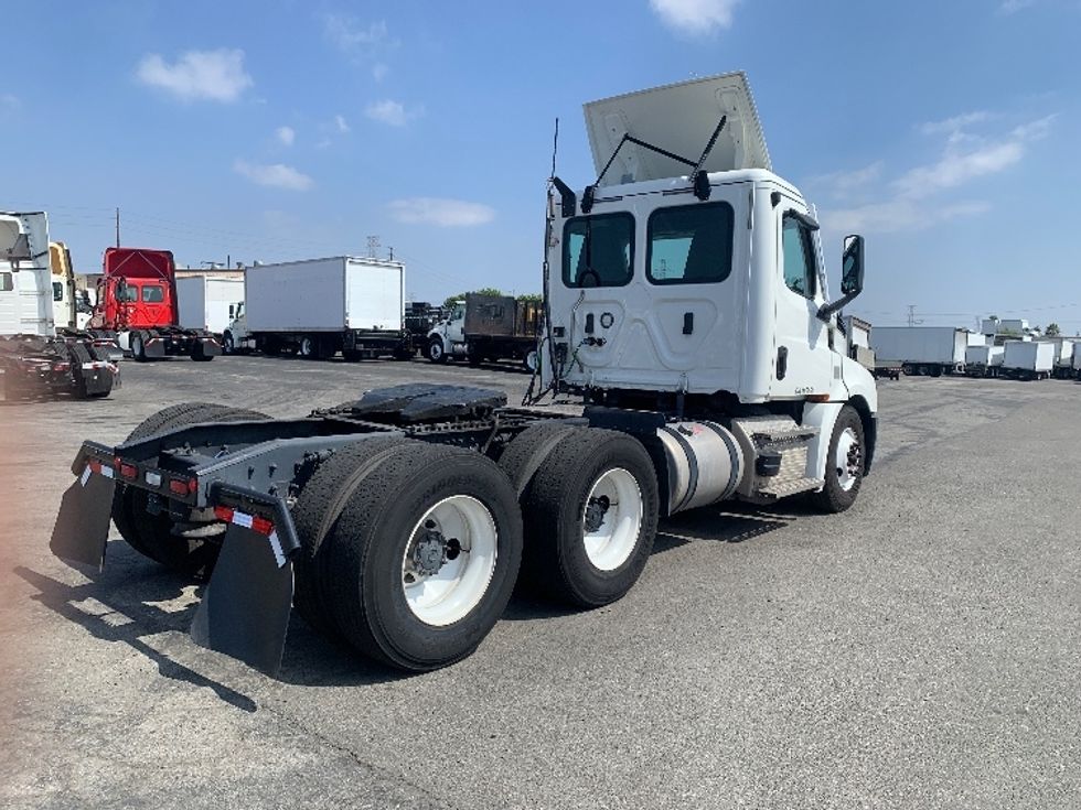 Day Cab Tractor-Heavy Duty Tractors-Freightliner-2020-T12664ST-Torrance-CA-189,428\n\t\tmiles-$ 60,250 - Image 7