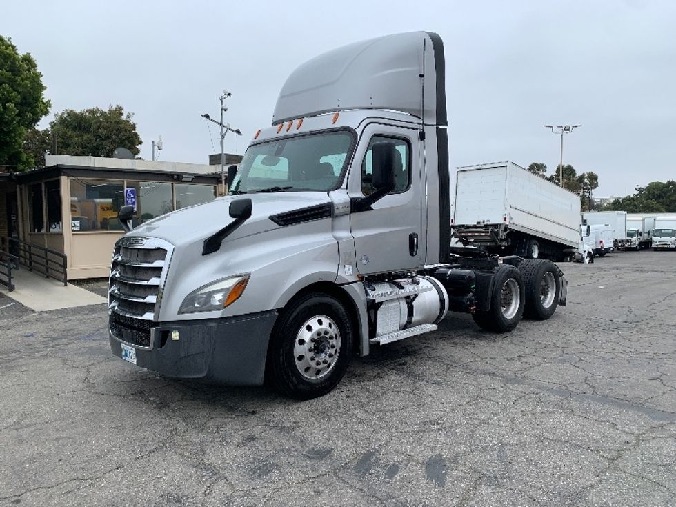 Day Cab Tractor-Heavy Duty Tractors-Freightliner-2020-T12664ST-Torrance-CA-196,693\n\t\tmiles-$ 65,750 - Image 3