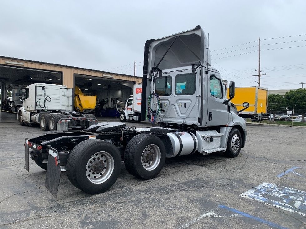 Day Cab Tractor-Heavy Duty Tractors-Freightliner-2020-T12664ST-Torrance-CA-196,693\n\t\tmiles-$ 65,750 - Image 7