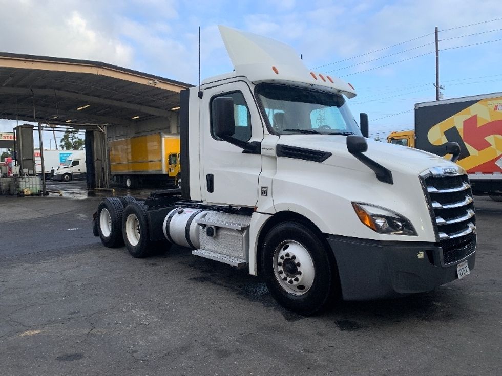 Day Cab Tractor-Heavy Duty Tractors-Freightliner-2020-T12664ST-Torrance-CA-209,824\n\t\tmiles-$ 67,500 - Image 1