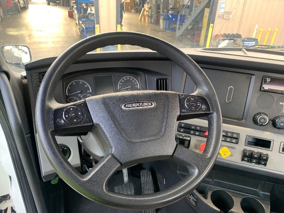Day Cab Tractor-Heavy Duty Tractors-Freightliner-2020-T12664ST-Torrance-CA-209,824\n\t\tmiles-$ 67,500 - Image 11