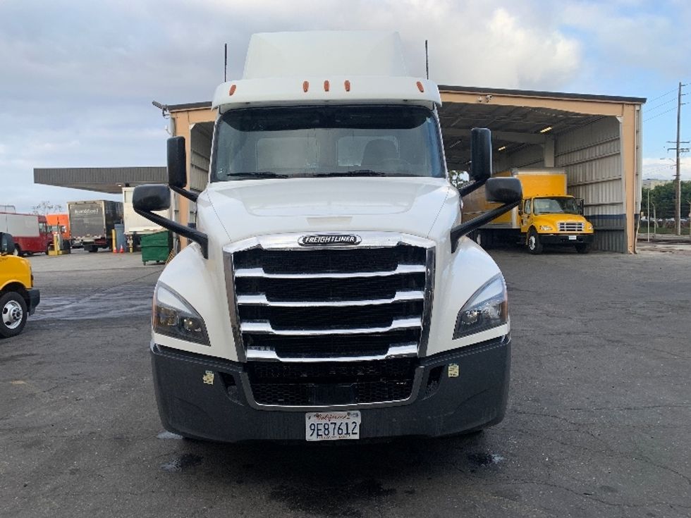 Day Cab Tractor-Heavy Duty Tractors-Freightliner-2020-T12664ST-Torrance-CA-209,824\n\t\tmiles-$ 67,500 - Image 2