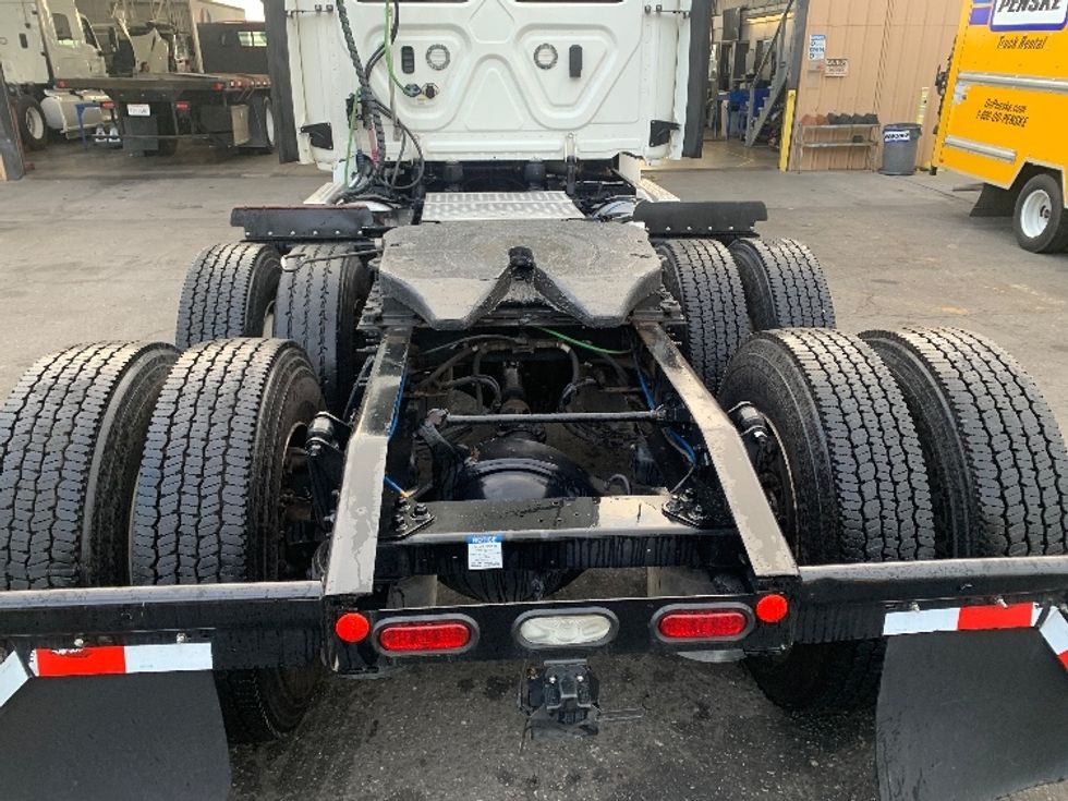 Day Cab Tractor-Heavy Duty Tractors-Freightliner-2020-T12664ST-Torrance-CA-209,824\n\t\tmiles-$ 67,500 - Image 6