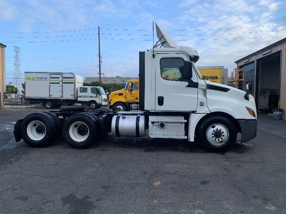 Day Cab Tractor-Heavy Duty Tractors-Freightliner-2020-T12664ST-Torrance-CA-209,824\n\t\tmiles-$ 67,500 - Image 8