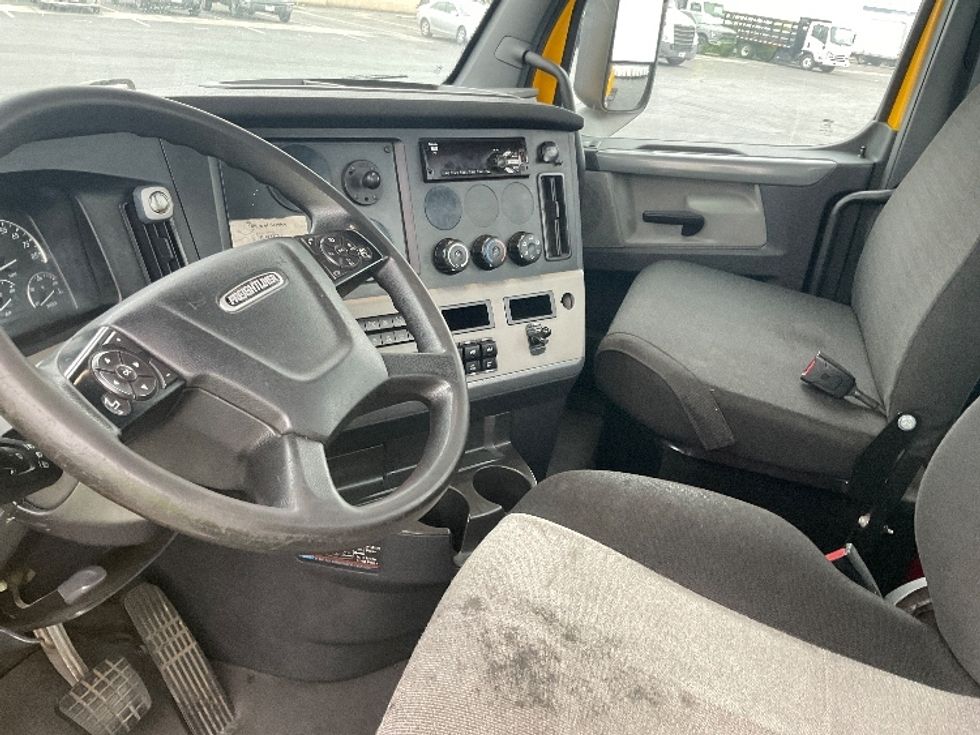 Day Cab Tractor-Heavy Duty Tractors-Freightliner-2020-T12664ST-Torrance-CA-222,096\n\t\tmiles-$ 77,000 - Image 10