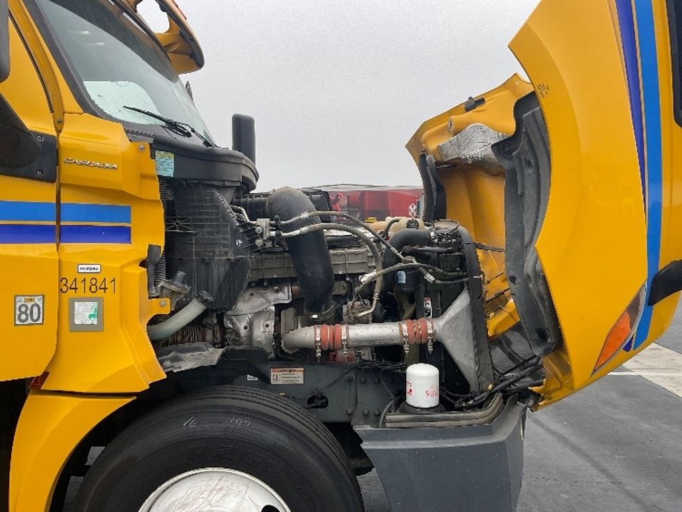 Day Cab Tractor-Heavy Duty Tractors-Freightliner-2020-T12664ST-Torrance-CA-222,096\n\t\tmiles-$ 77,000 - Image 15