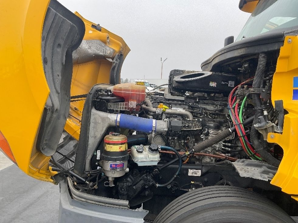 Day Cab Tractor-Heavy Duty Tractors-Freightliner-2020-T12664ST-Torrance-CA-222,096\n\t\tmiles-$ 77,000 - Image 16