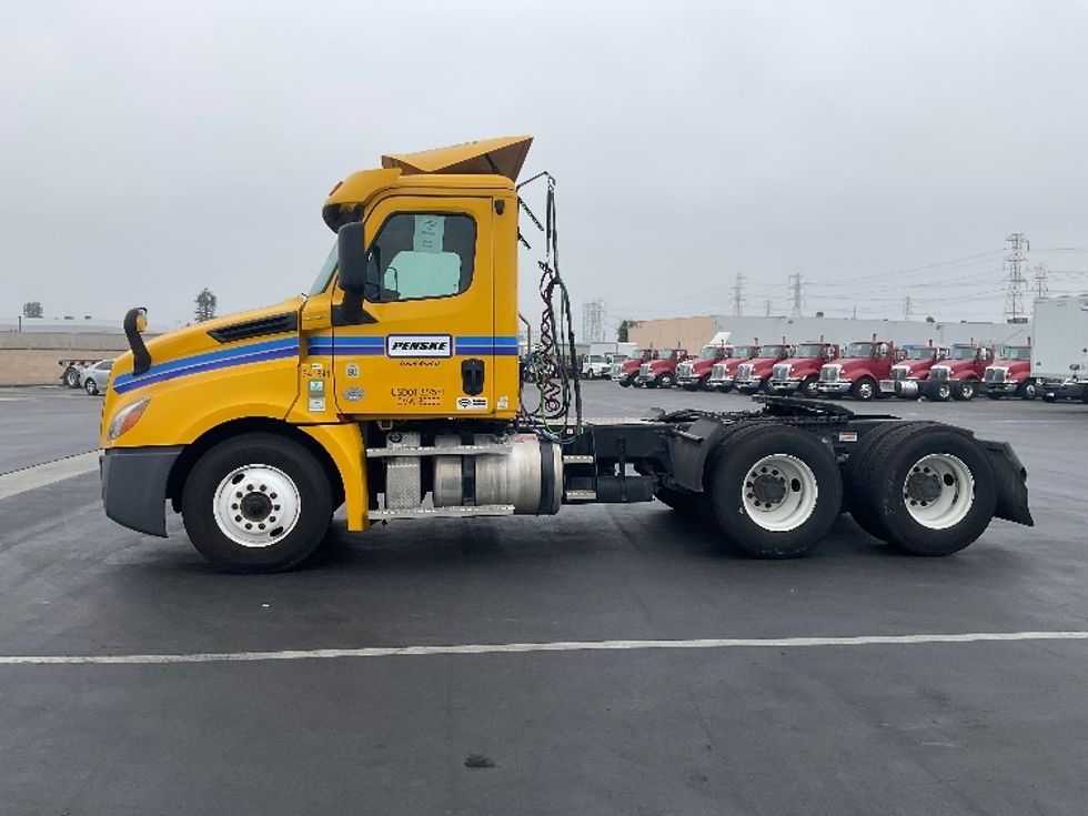 Day Cab Tractor-Heavy Duty Tractors-Freightliner-2020-T12664ST-Torrance-CA-222,096\n\t\tmiles-$ 77,000 - Image 4