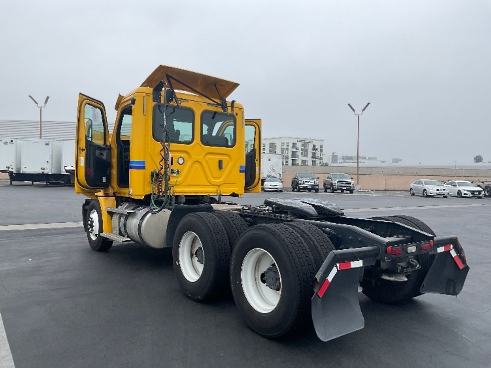 Day Cab Tractor-Heavy Duty Tractors-Freightliner-2020-T12664ST-Torrance-CA-222,096\n\t\tmiles-$ 77,000 - Image 5