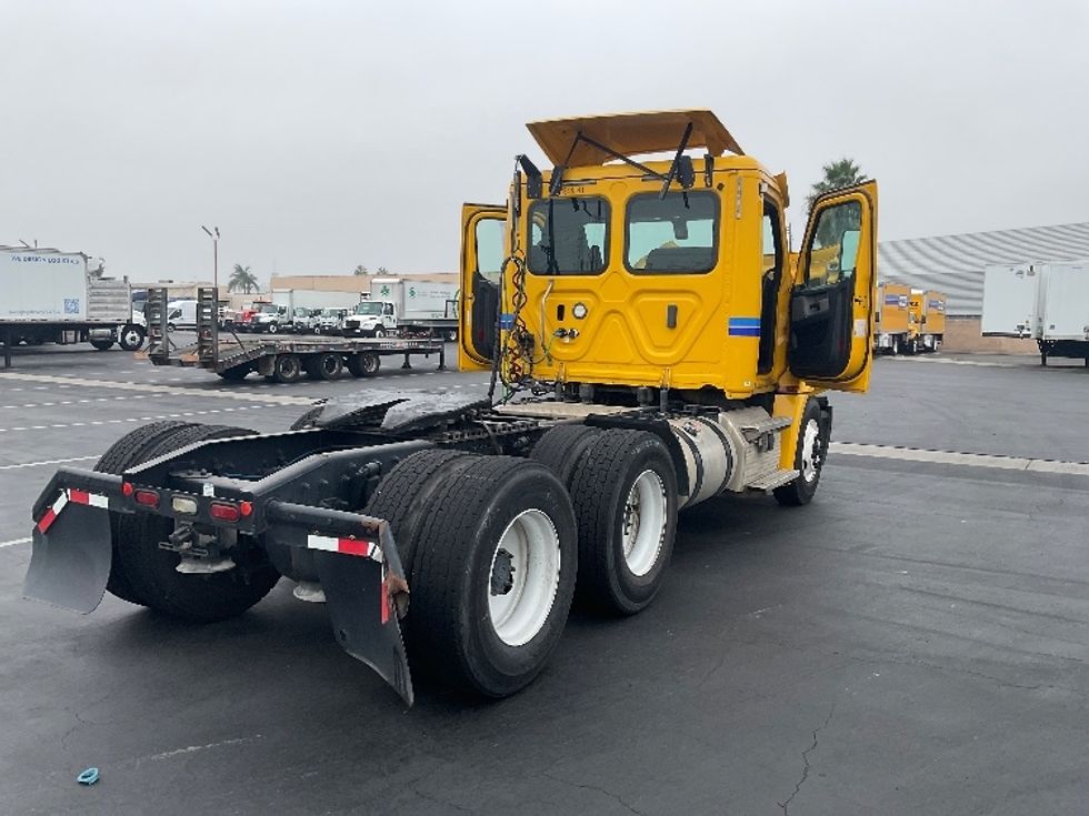 Day Cab Tractor-Heavy Duty Tractors-Freightliner-2020-T12664ST-Torrance-CA-222,096\n\t\tmiles-$ 77,000 - Image 7