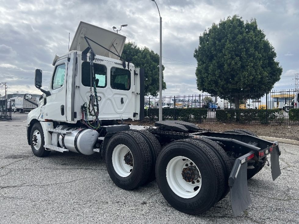 Day Cab Tractor-Heavy Duty Tractors-Freightliner-2020-T12664ST-Torrance-CA-233,490\n\t\tmiles-$ 63,000 - Image 5
