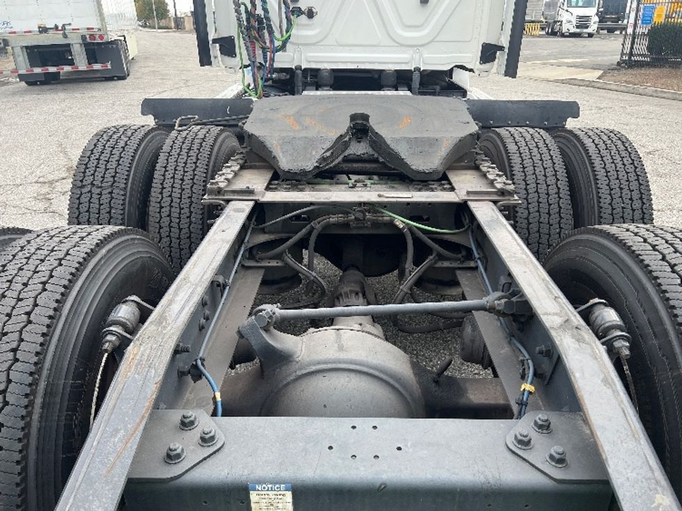 Day Cab Tractor-Heavy Duty Tractors-Freightliner-2020-T12664ST-Torrance-CA-233,490\n\t\tmiles-$ 63,000 - Image 6