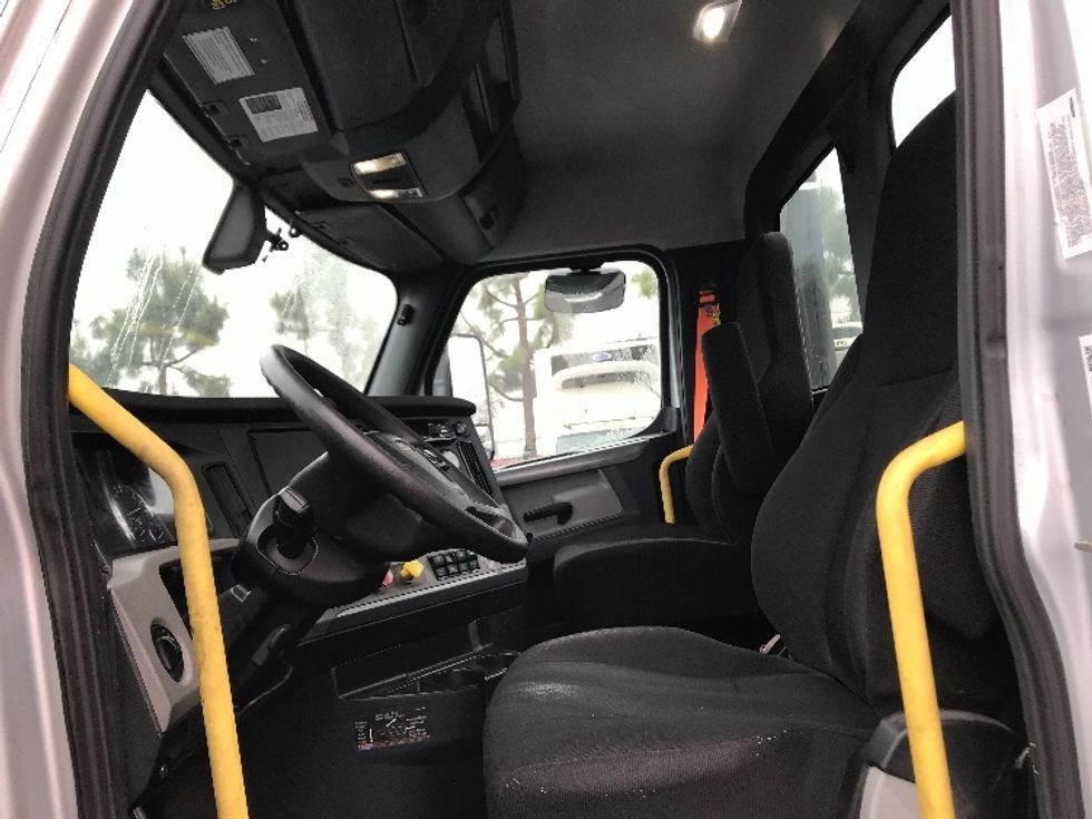 Day Cab Tractor-Heavy Duty Tractors-Freightliner-2020-T12664ST-Torrance-CA-234,041\n\t\tmiles-$ 64,750 - Image 10