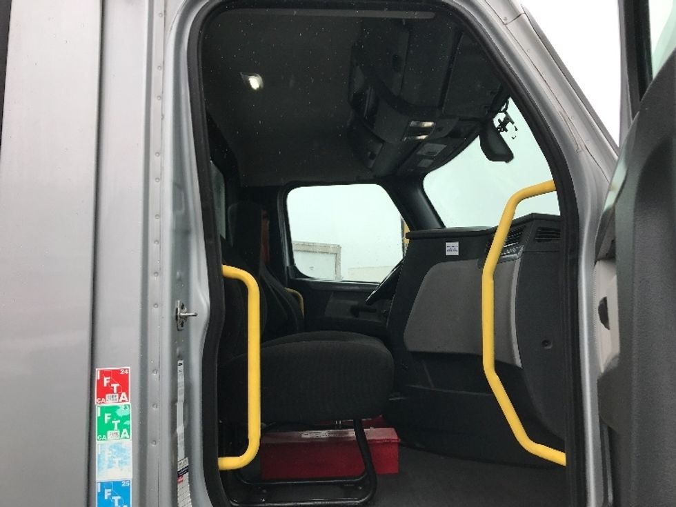 Day Cab Tractor-Heavy Duty Tractors-Freightliner-2020-T12664ST-Torrance-CA-234,041\n\t\tmiles-$ 64,750 - Image 14