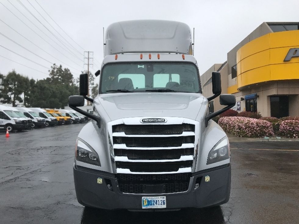 Day Cab Tractor-Heavy Duty Tractors-Freightliner-2020-T12664ST-Torrance-CA-234,041\n\t\tmiles-$ 64,750 - Image 2