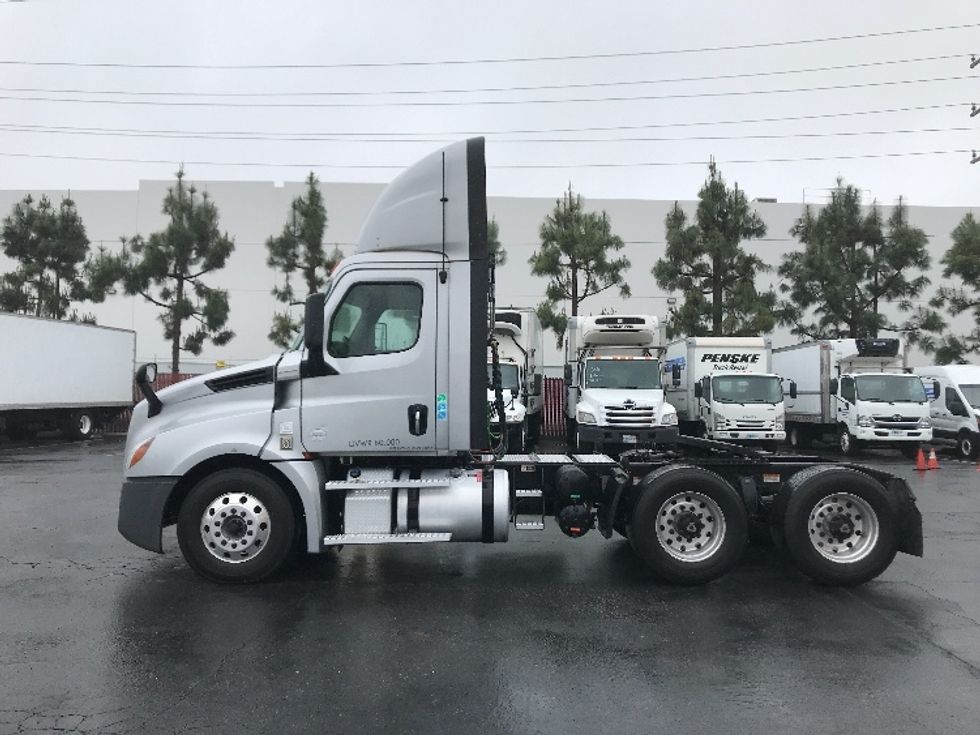 Day Cab Tractor-Heavy Duty Tractors-Freightliner-2020-T12664ST-Torrance-CA-234,041\n\t\tmiles-$ 64,750 - Image 4