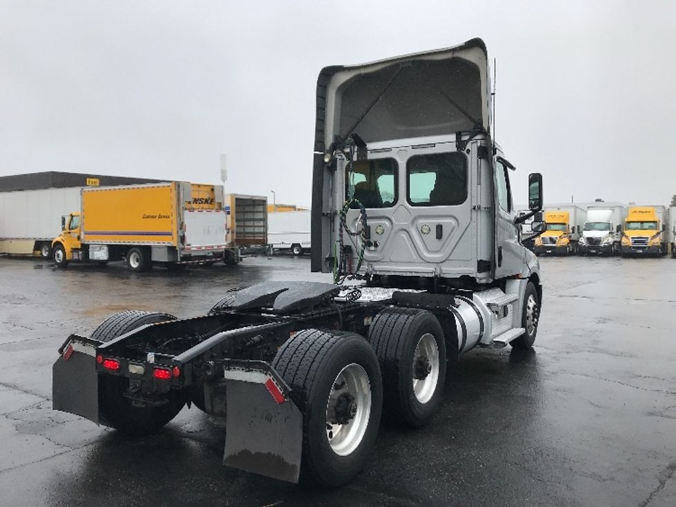 Day Cab Tractor-Heavy Duty Tractors-Freightliner-2020-T12664ST-Torrance-CA-234,041\n\t\tmiles-$ 64,750 - Image 7
