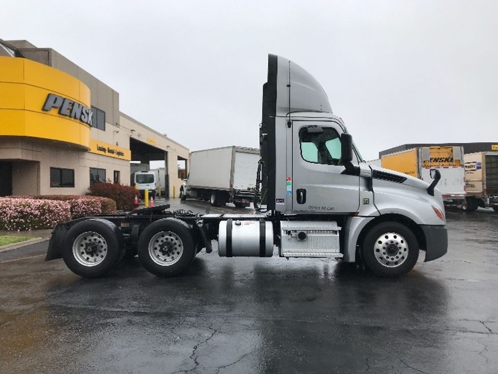 Day Cab Tractor-Heavy Duty Tractors-Freightliner-2020-T12664ST-Torrance-CA-234,041\n\t\tmiles-$ 64,750 - Image 8
